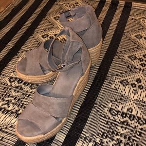 Grey wedges